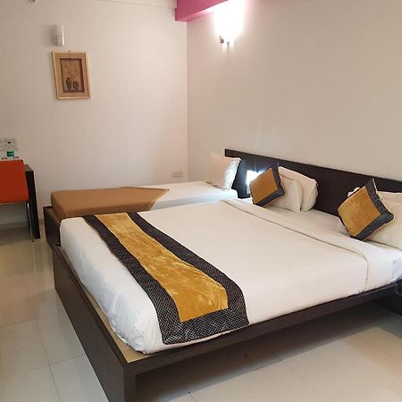 Hotel Golden View Ширді Екстер'єр фото