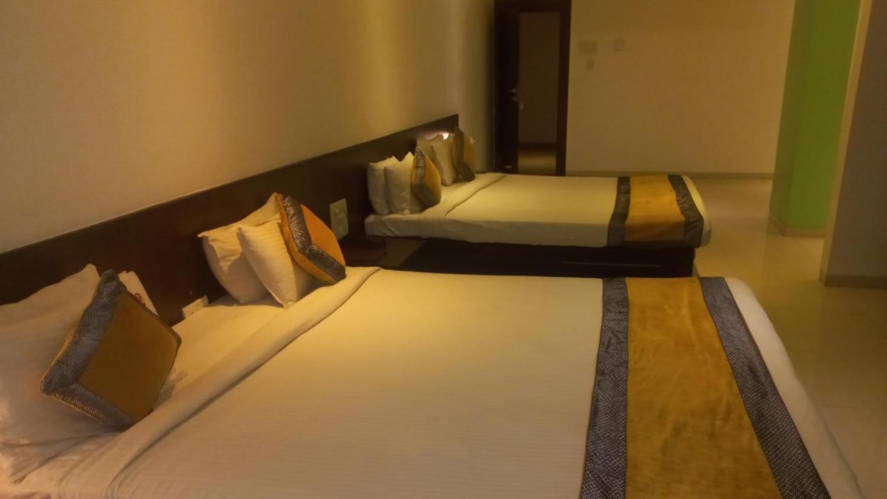 Hotel Golden View Ширді Екстер'єр фото