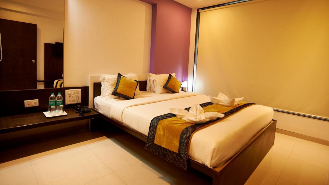 Hotel Golden View Ширді Екстер'єр фото