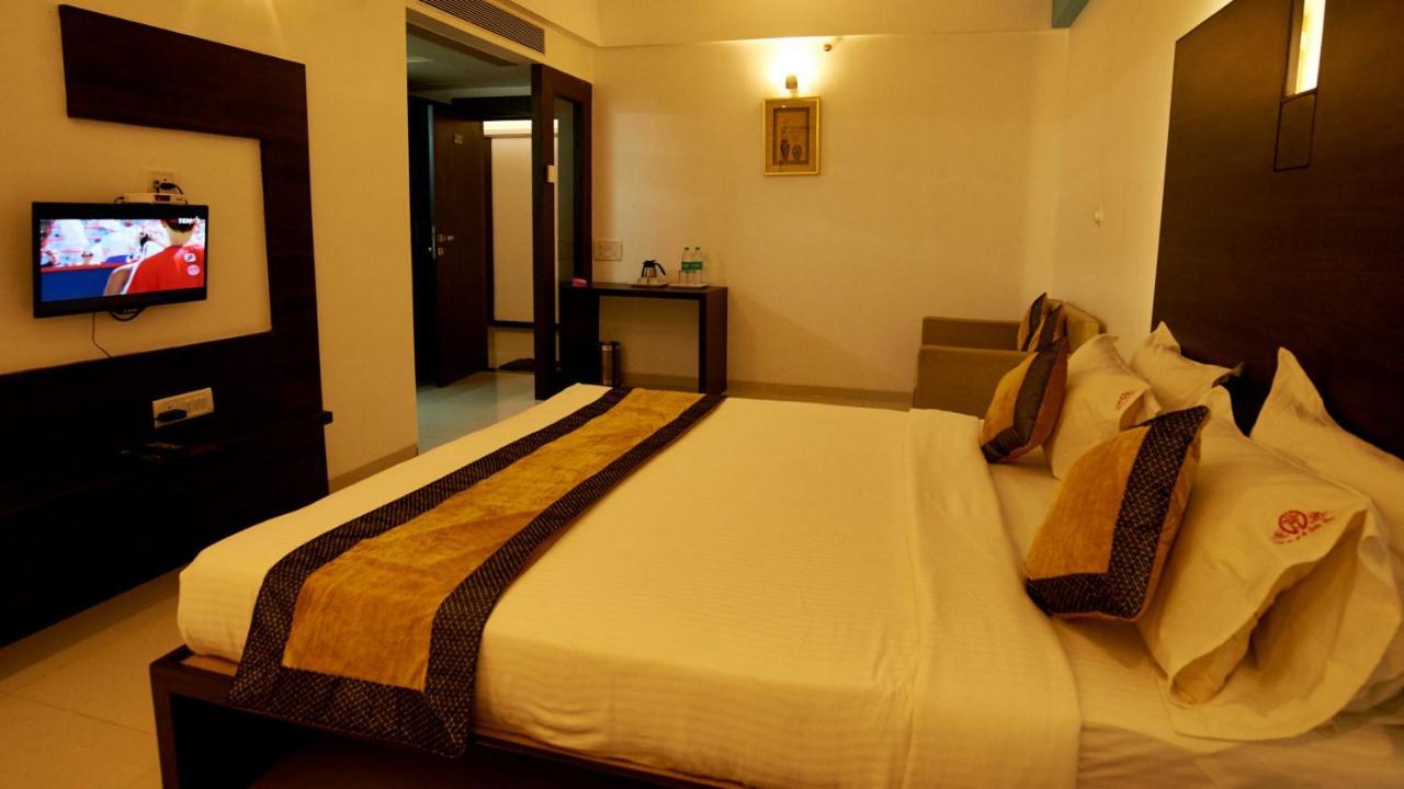 Hotel Golden View Ширді Екстер'єр фото