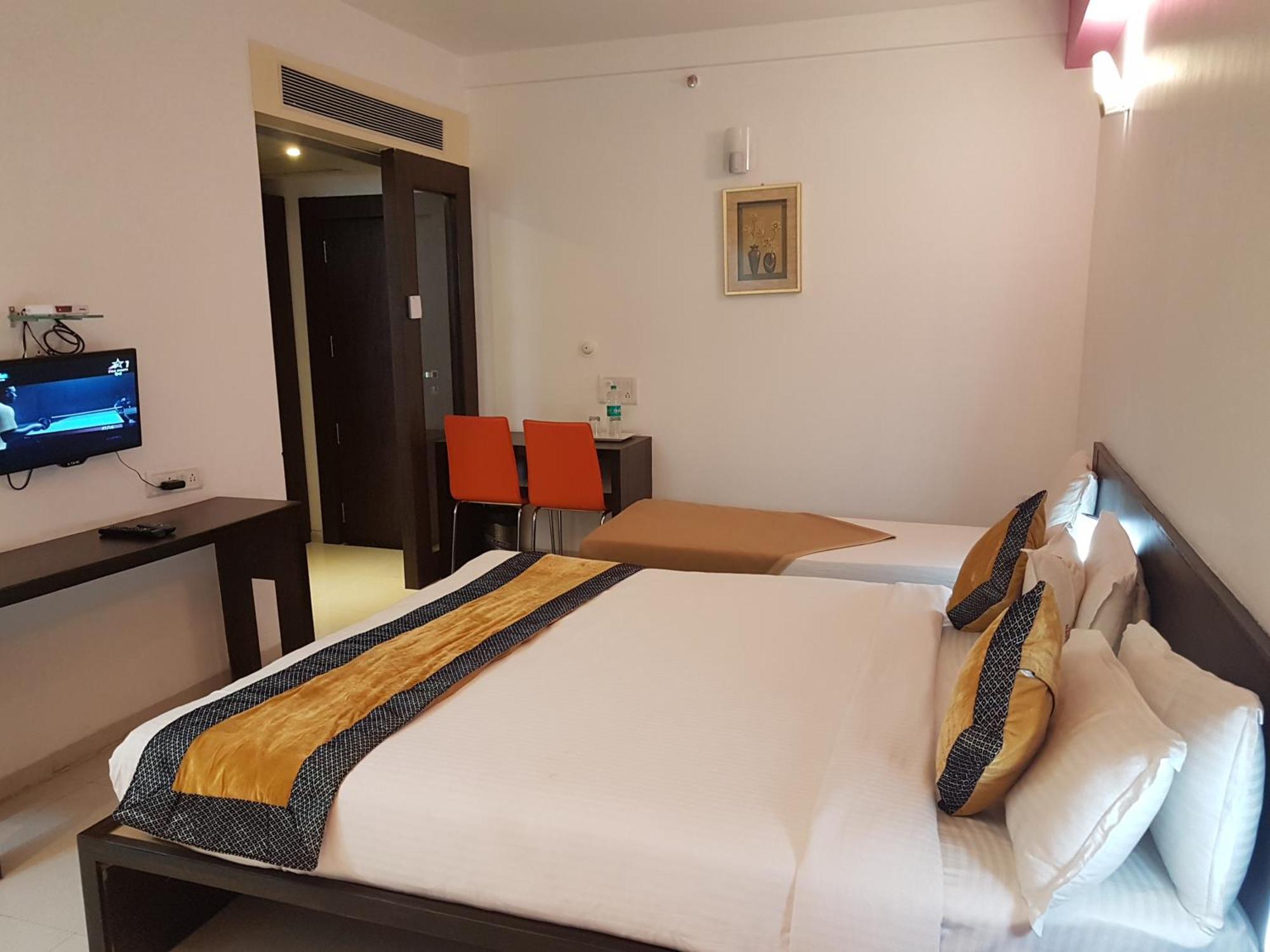 Hotel Golden View Ширді Екстер'єр фото