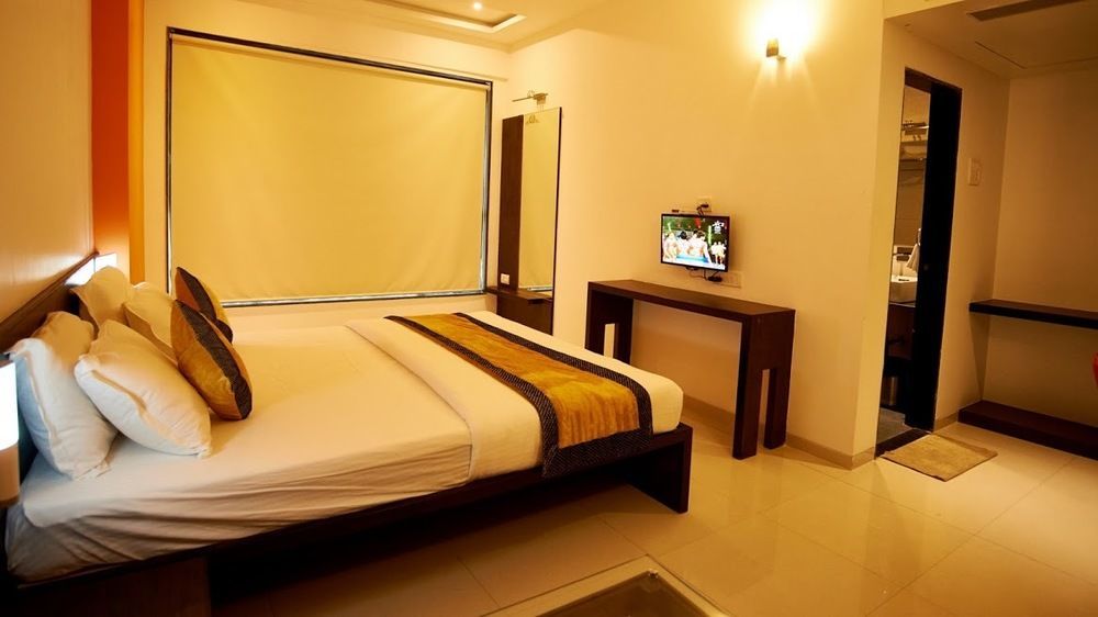 Hotel Golden View Ширді Екстер'єр фото