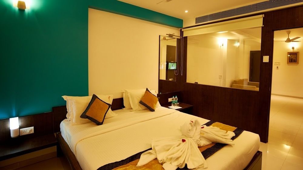 Hotel Golden View Ширді Екстер'єр фото