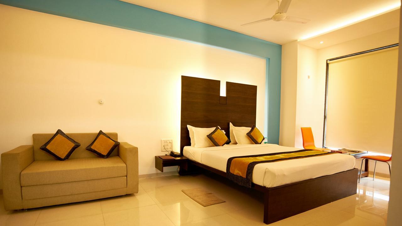 Hotel Golden View Ширді Екстер'єр фото