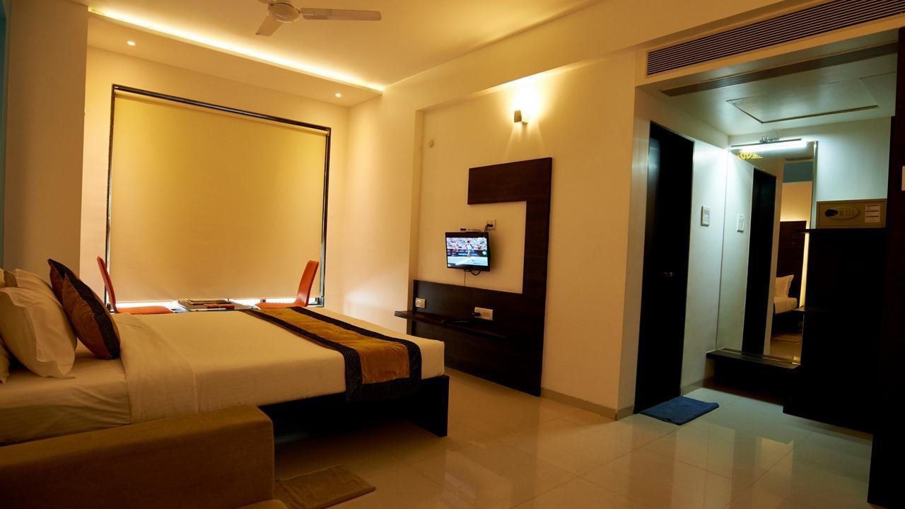 Hotel Golden View Ширді Екстер'єр фото