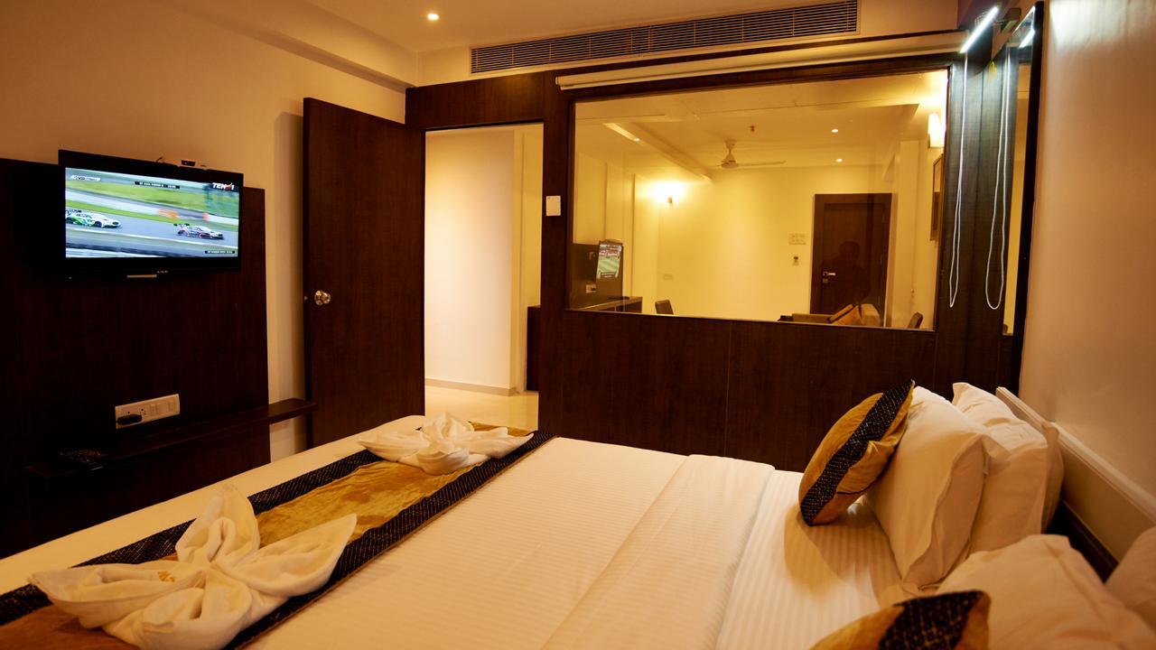 Hotel Golden View Ширді Екстер'єр фото