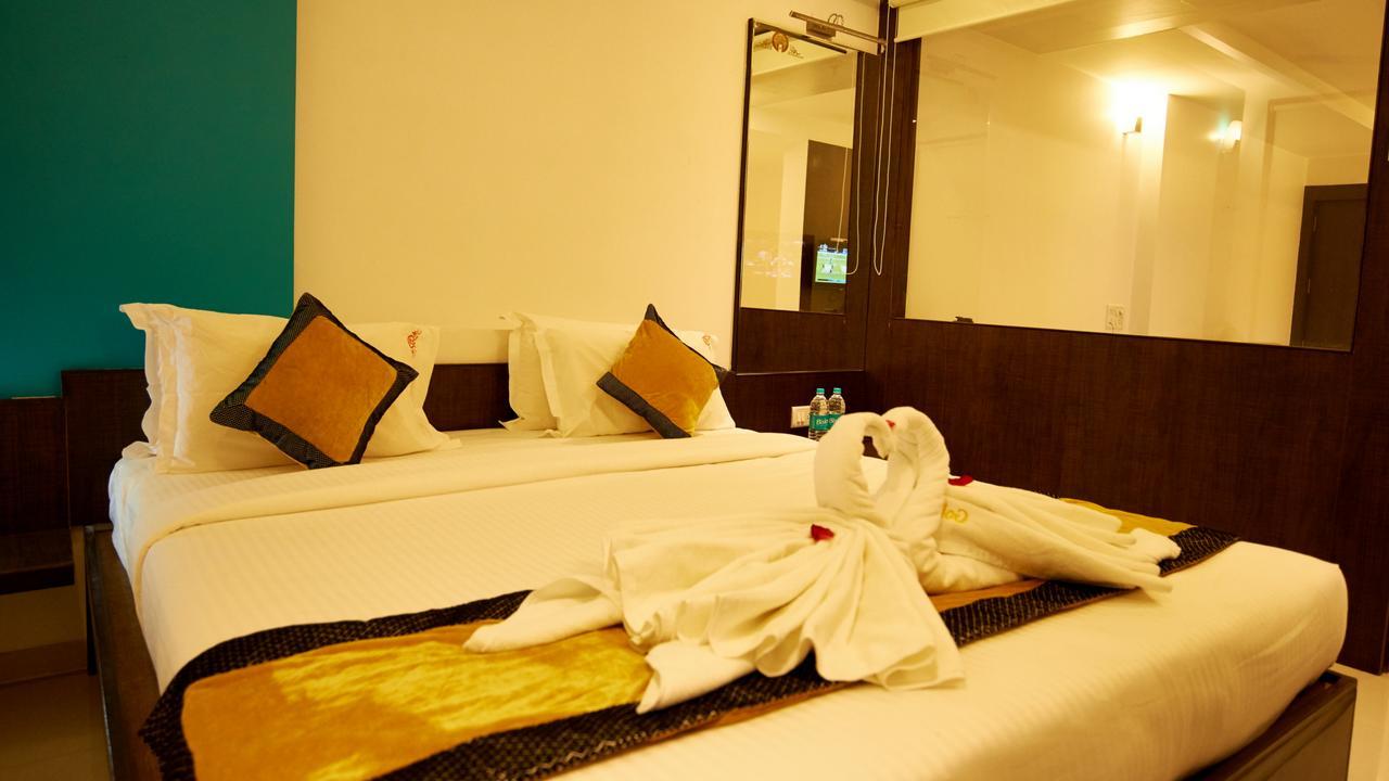 Hotel Golden View Ширді Екстер'єр фото