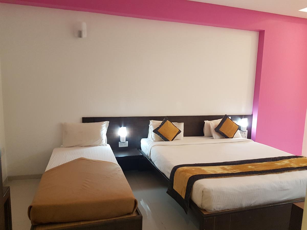 Hotel Golden View Ширді Екстер'єр фото