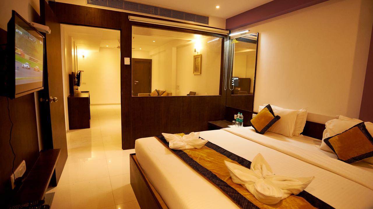 Hotel Golden View Ширді Екстер'єр фото
