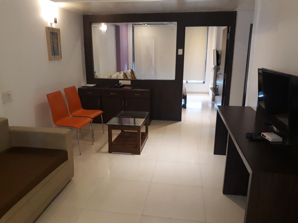 Hotel Golden View Ширді Екстер'єр фото