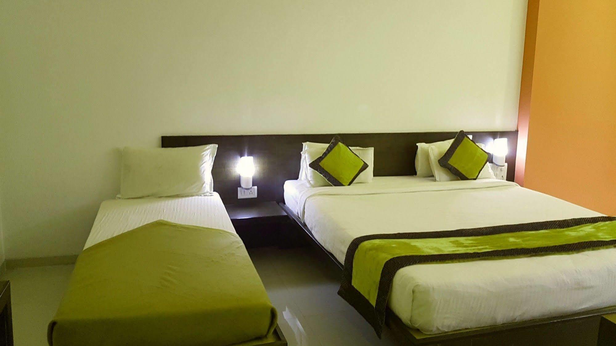 Hotel Golden View Ширді Екстер'єр фото
