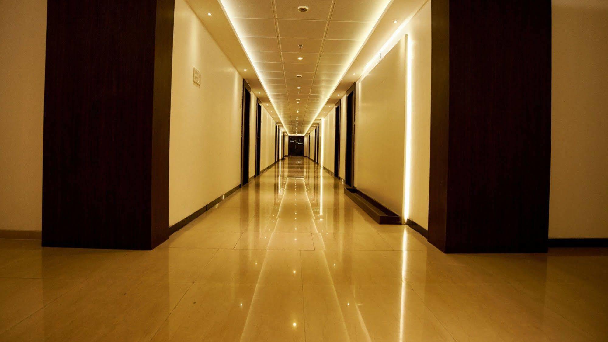 Hotel Golden View Ширді Екстер'єр фото