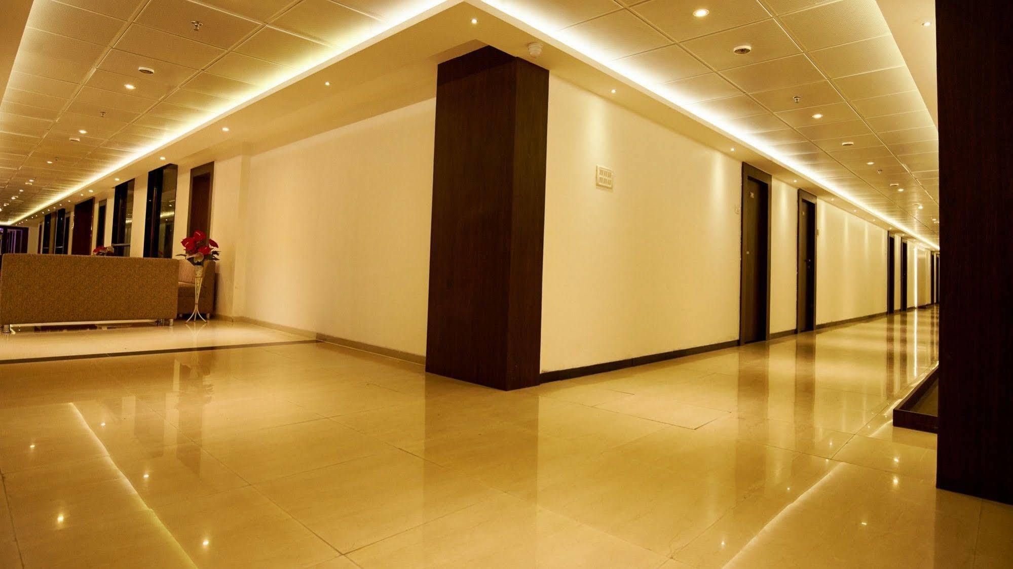 Hotel Golden View Ширді Екстер'єр фото