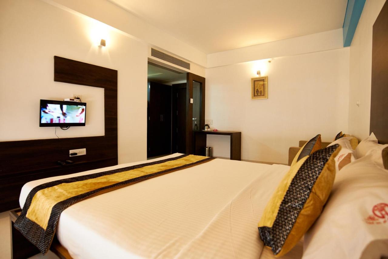 Hotel Golden View Ширді Екстер'єр фото