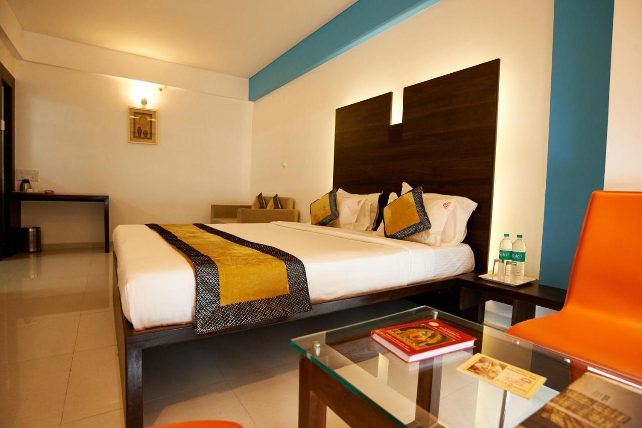 Hotel Golden View Ширді Екстер'єр фото